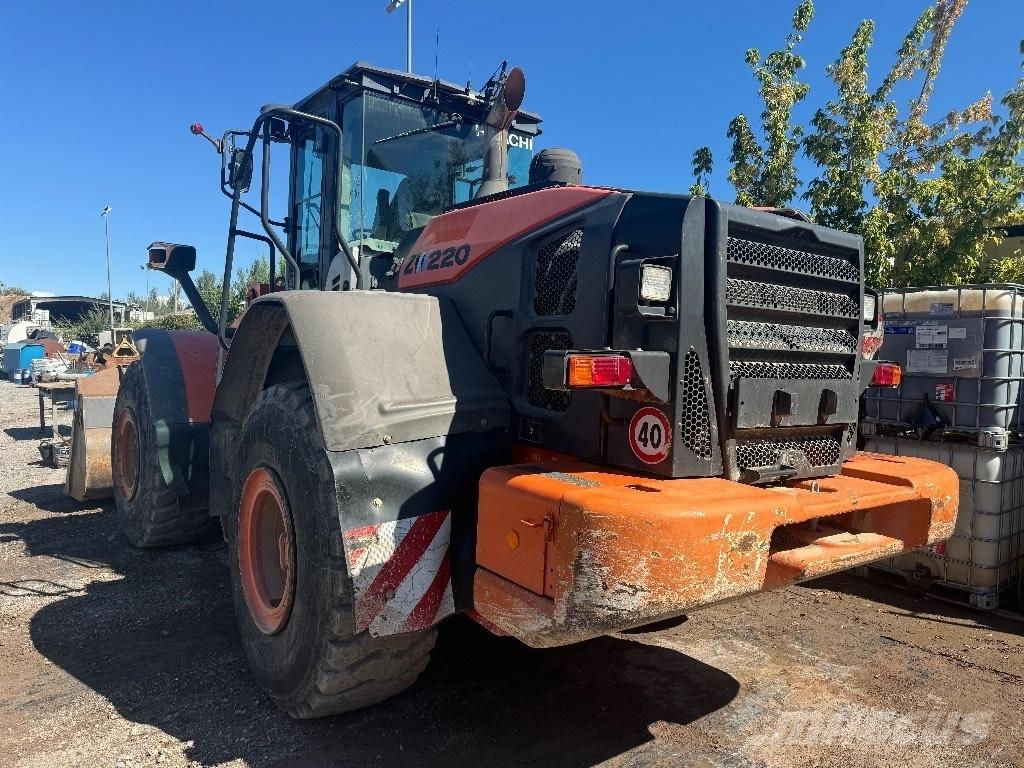 Hitachi ZW 220-3 Incarcator pe pneuri