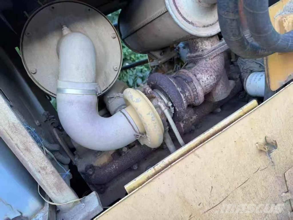 Shantui SD12 Buldozere pe senile