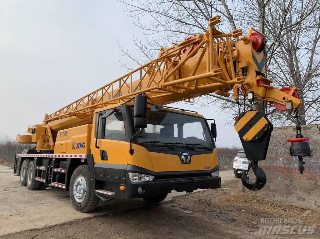 XCMG QY25K5-I Macara pentru orice teren