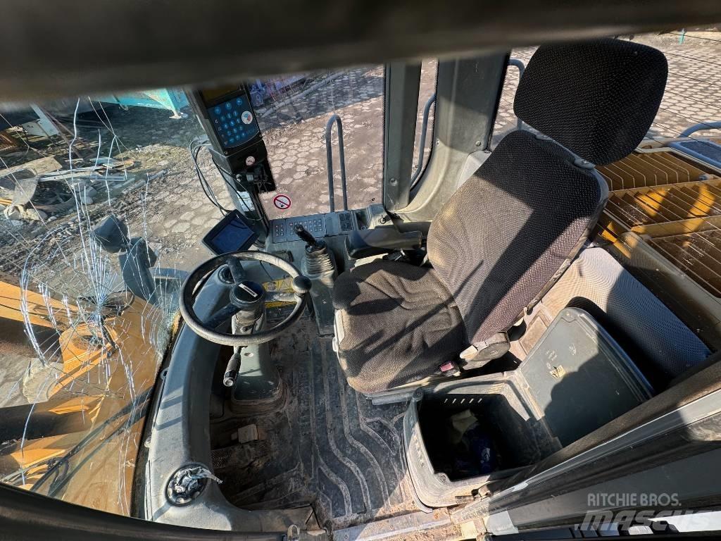 Liebherr L 556 Incarcator pe pneuri