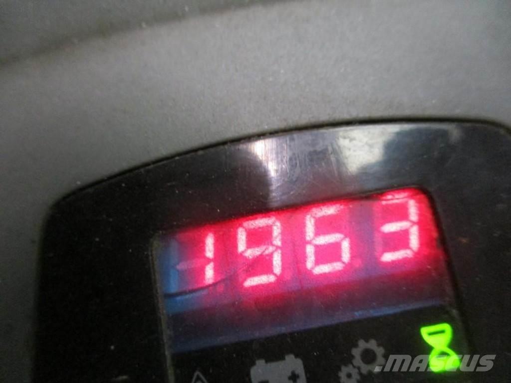 Toyota LPE 200 Transpaleta cu platforma