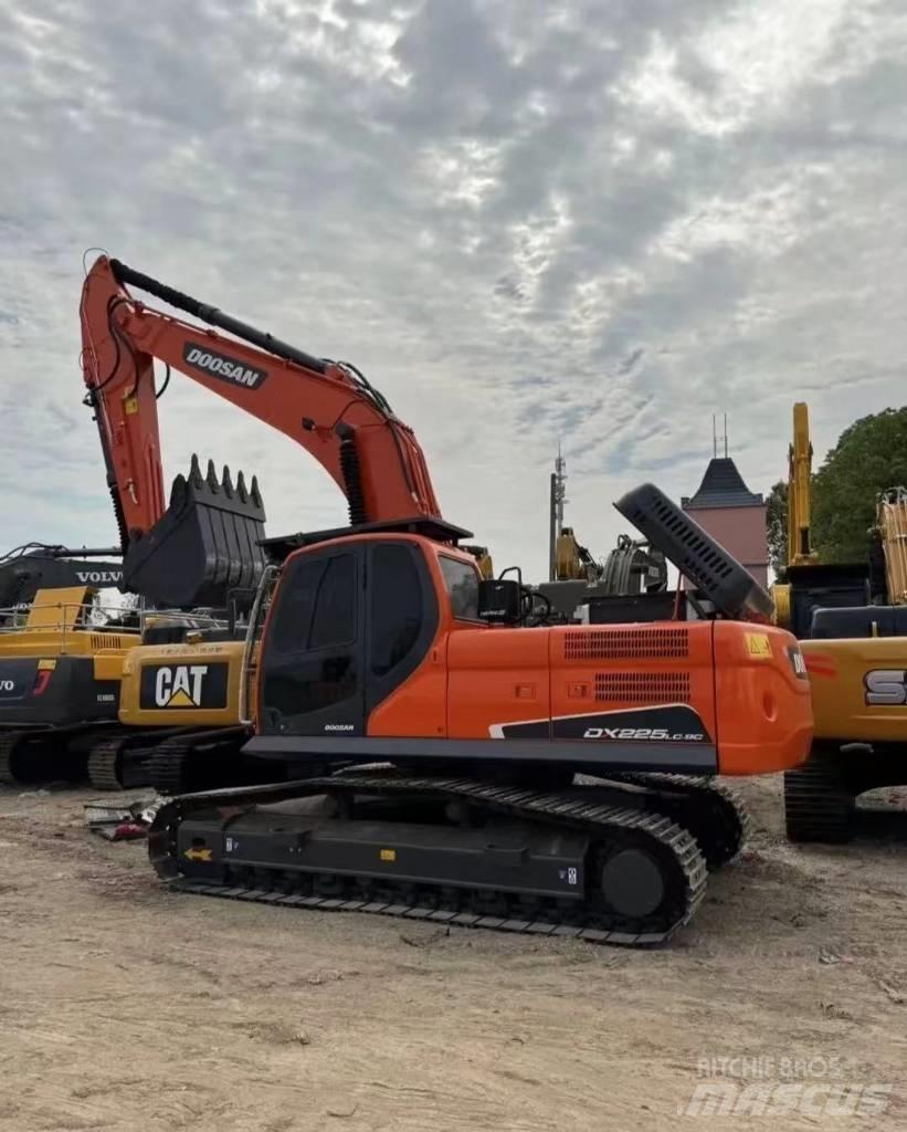 Doosan DX 225 Excavatoare pe șenile
