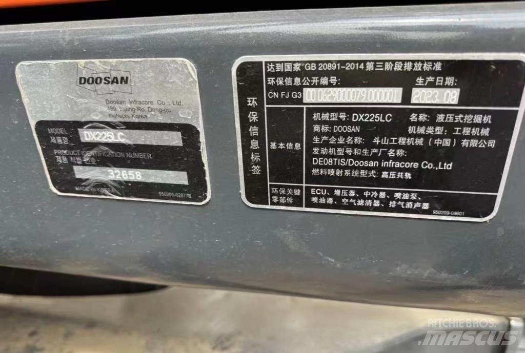 Doosan DX 225 Excavatoare pe șenile
