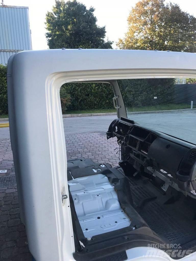 Renault Maxity Cabine si interior