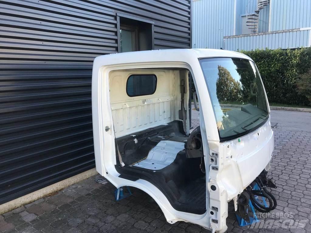Renault Maxity Cabine si interior