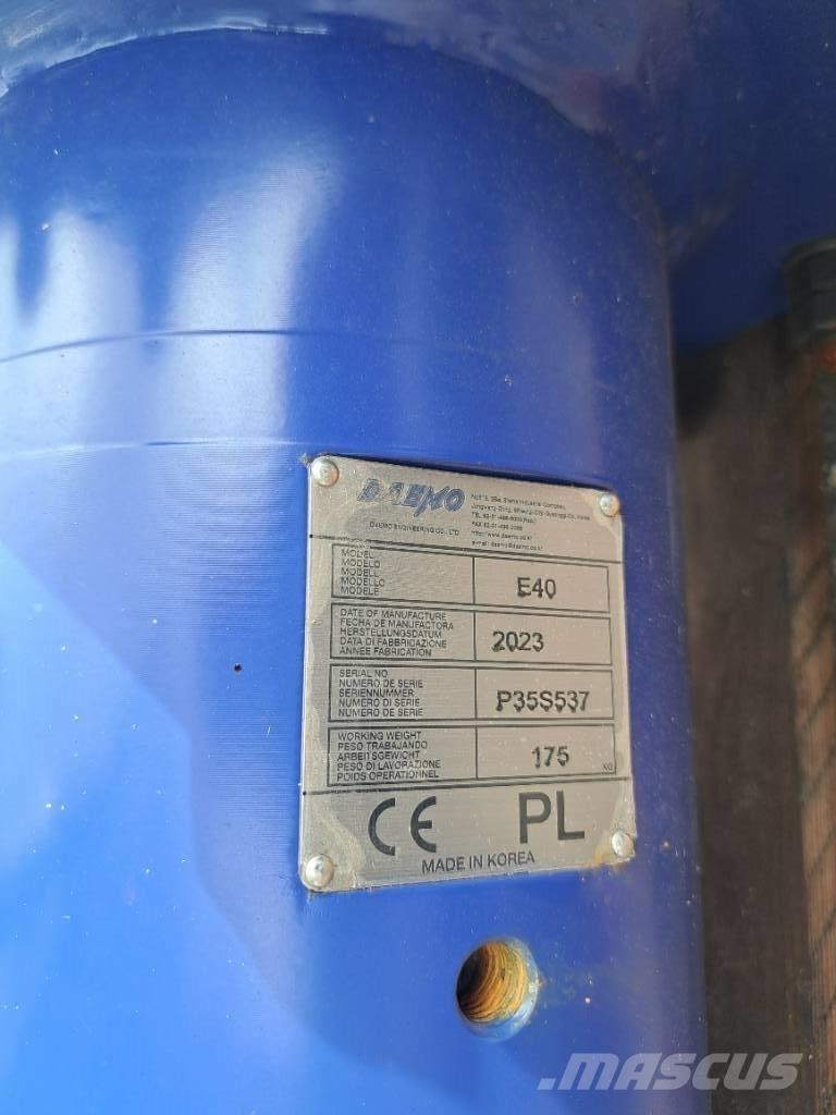 Daemo E40 with CW05 Ciocane / Concasoare