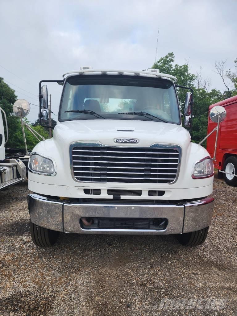 Freightliner M2 Autotractoare