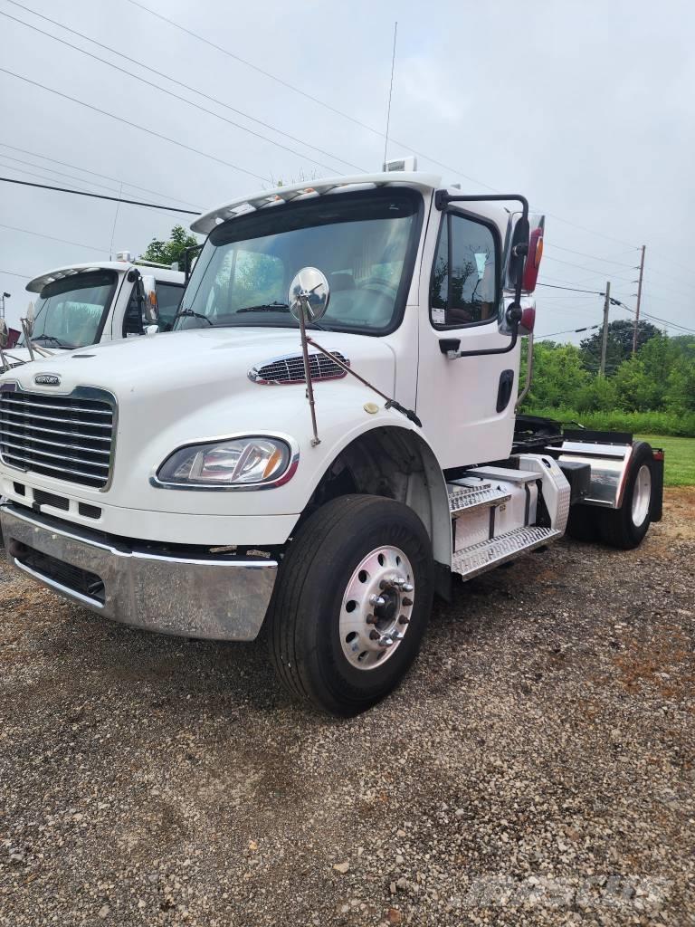 Freightliner M2 Autotractoare