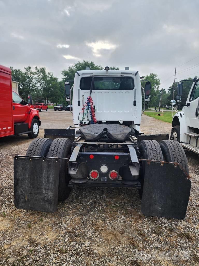 Freightliner M2 Autotractoare