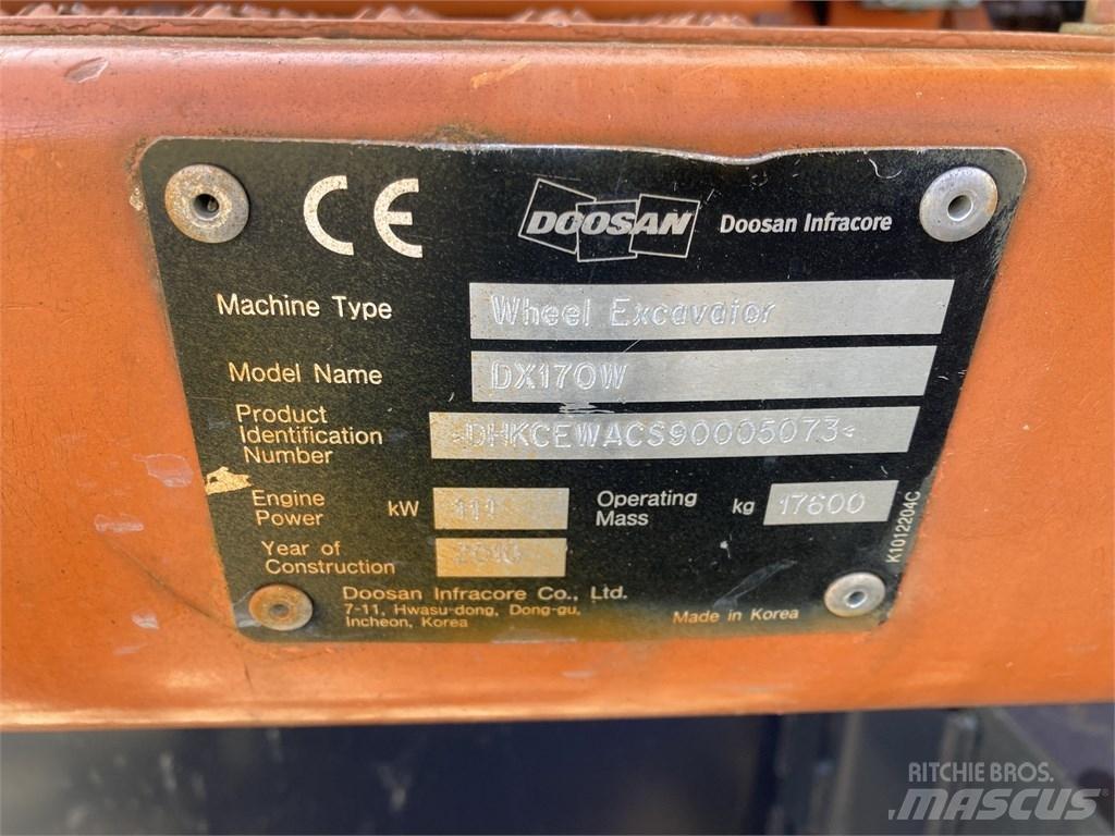 Doosan DX 170 W Excavatoare cu roti