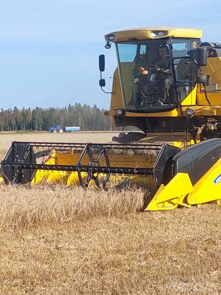 New Holland TC 5050 Combine de secerat