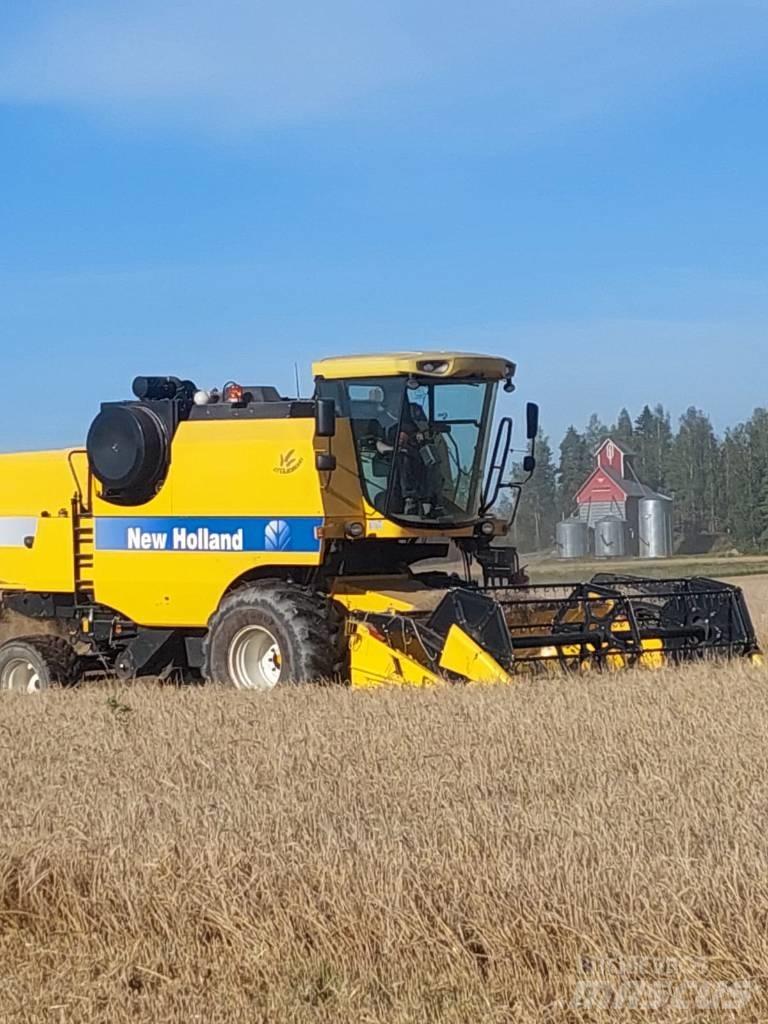 New Holland TC 5050 Combine de secerat
