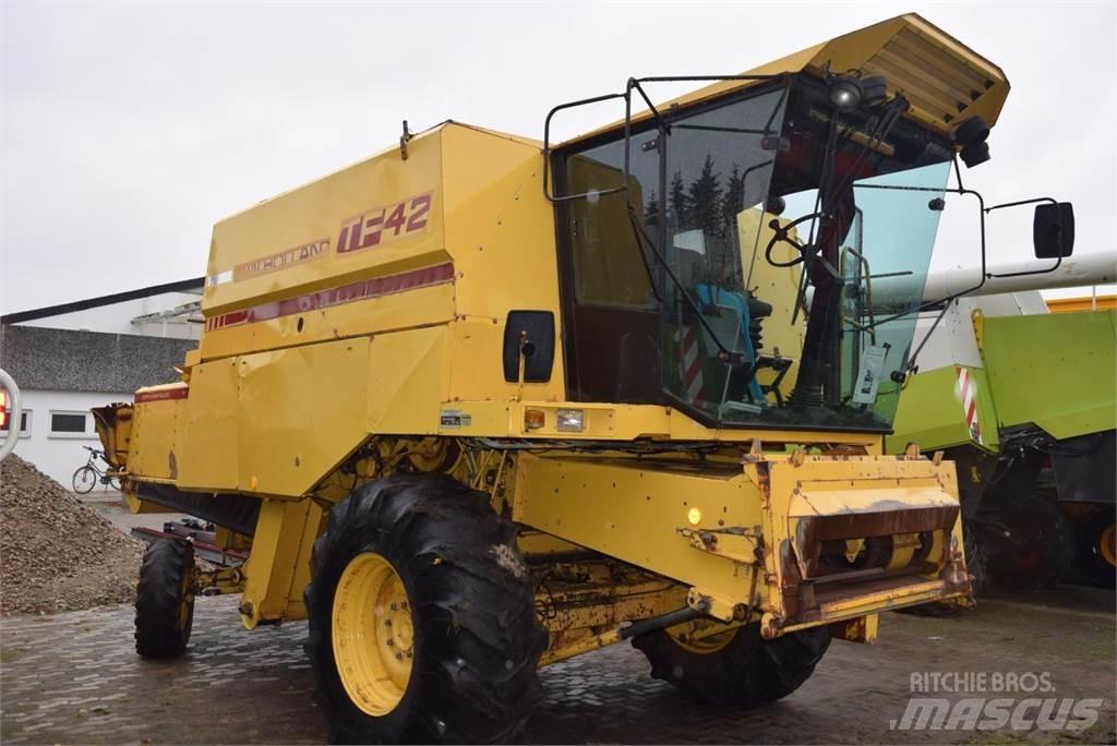 New Holland TF 42 Combine de secerat