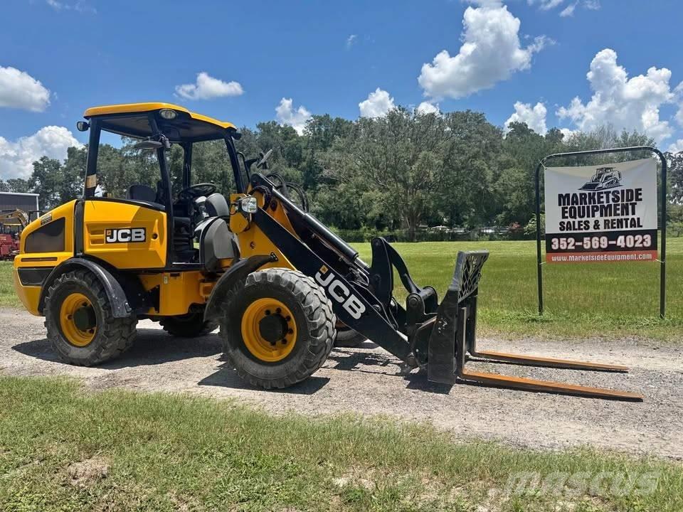 JCB 407 Incarcator pe pneuri