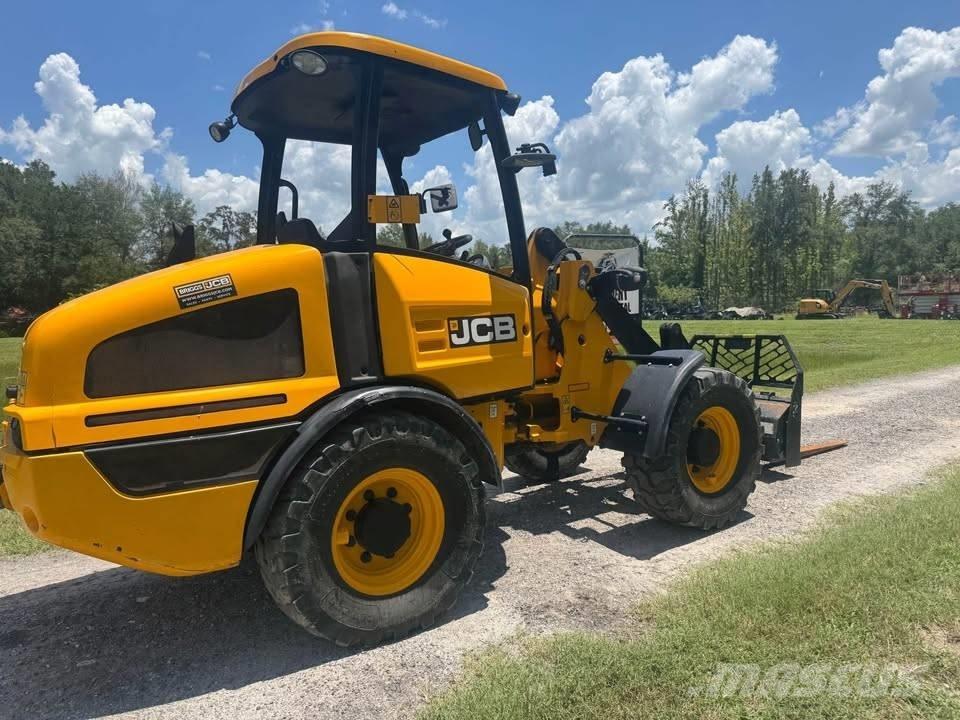 JCB 407 Incarcator pe pneuri