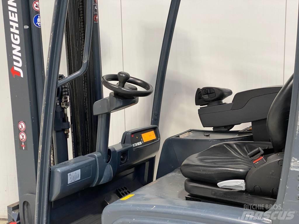 Jungheinrich EFG216k Stivuitor electric