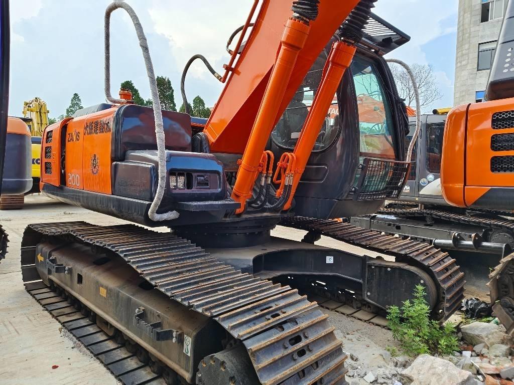 Hitachi ZX 200 Excavatoare pe șenile
