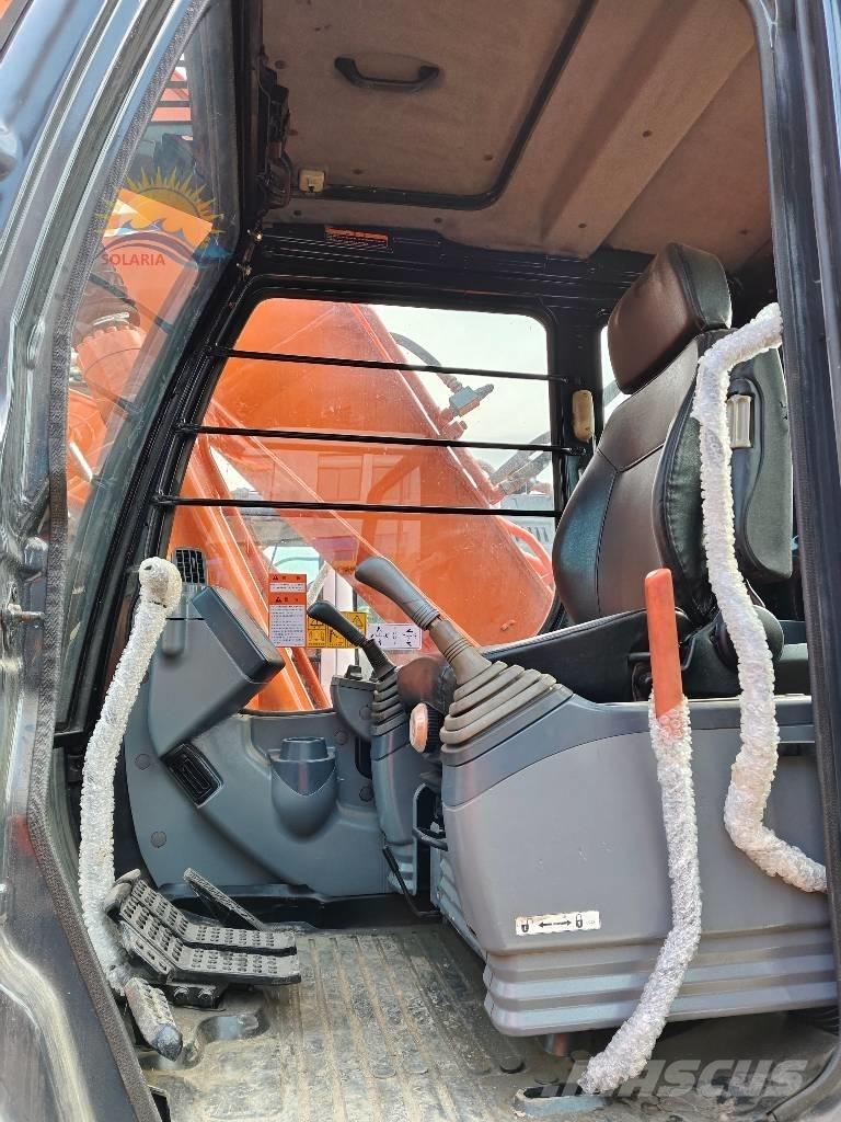 Hitachi ZX 200 Excavatoare pe șenile
