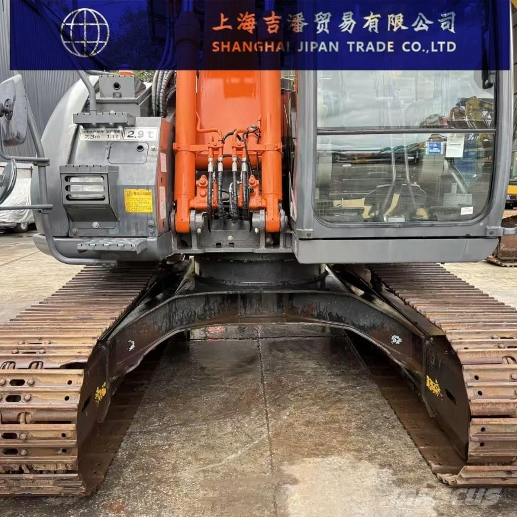 Hitachi ZX 135 Excavatoare pe șenile

