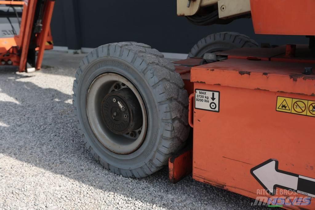 JLG E300AJP Nacele cu brat articulat