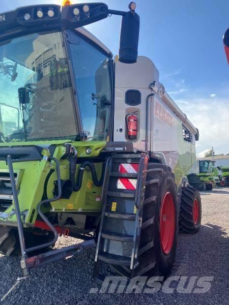 CLAAS TRION 750 Combine de secerat