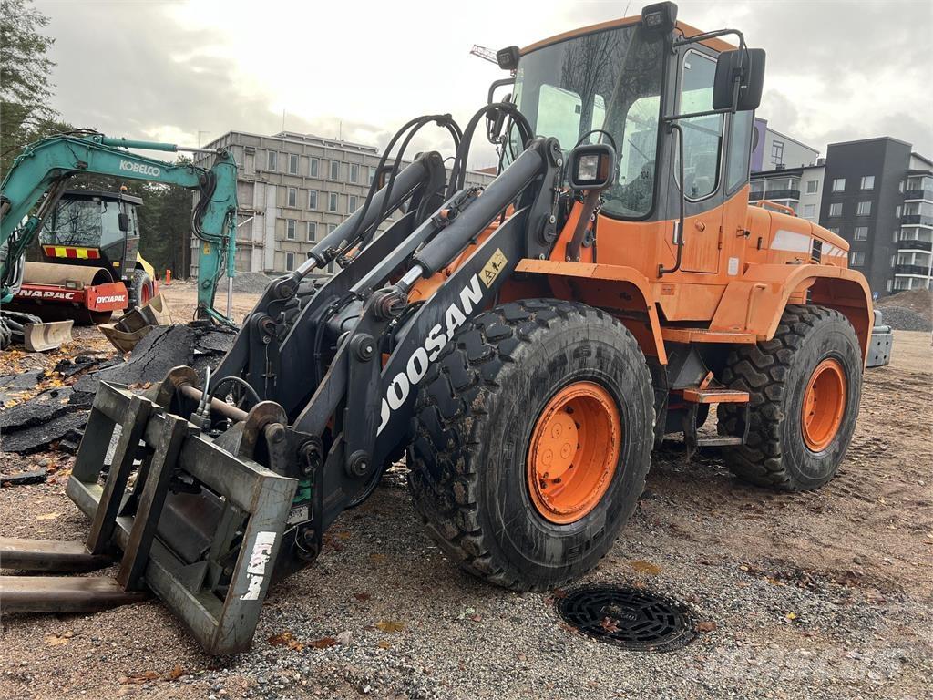 Doosan DL 200 Incarcator pe pneuri