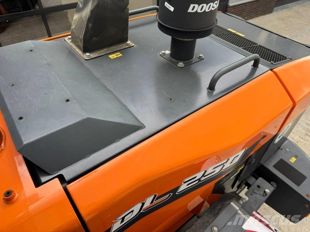 Doosan DL 250-7 Incarcator pe pneuri