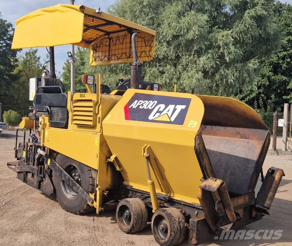 CAT AP300 Pavatoare asfalt