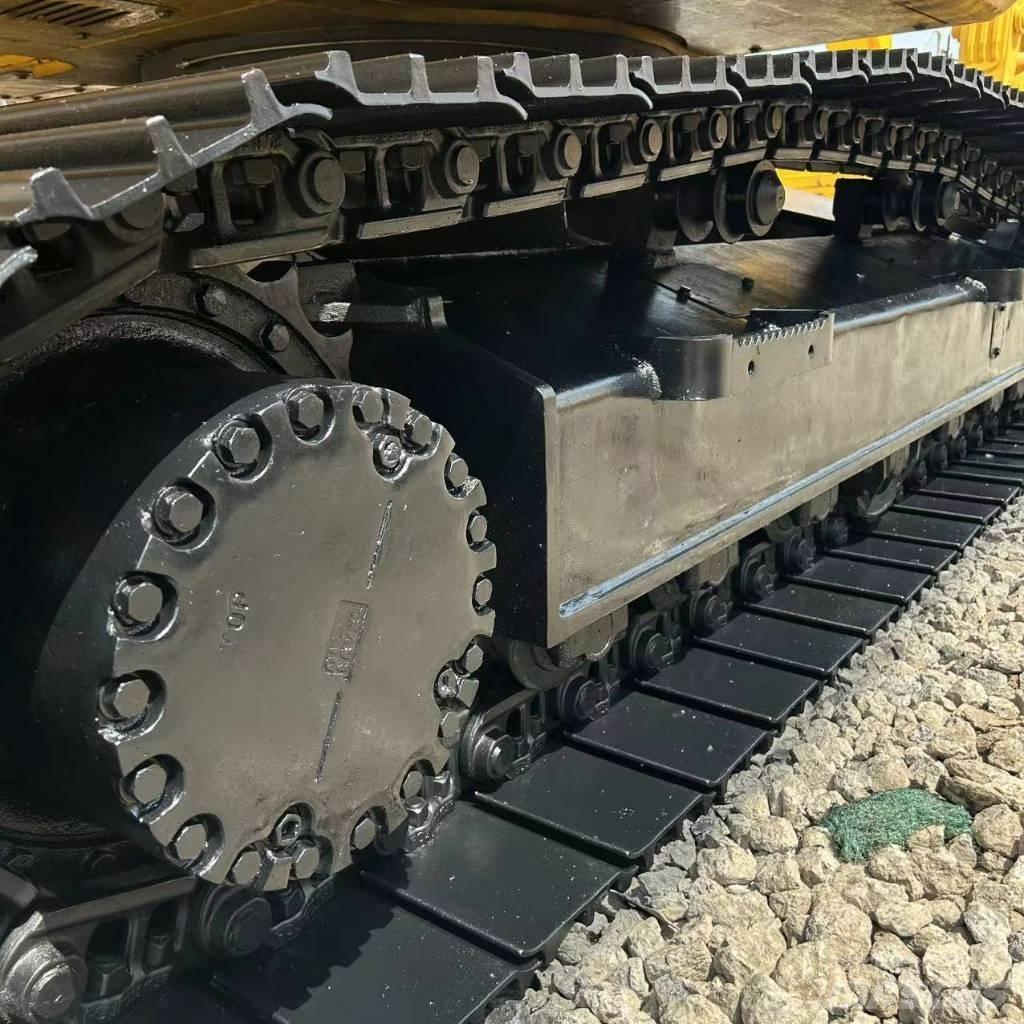 Komatsu PC 200-8 Excavatoare pe șenile
