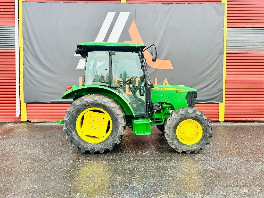 John Deere 5055 E Tractoare