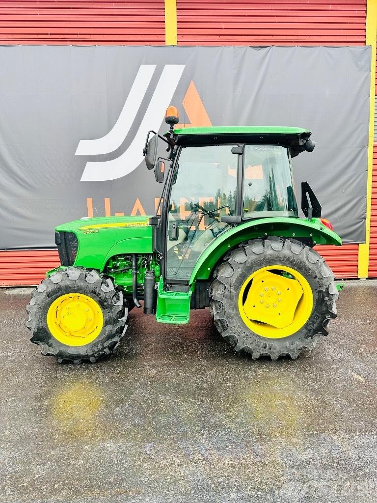 John Deere 5055 E Tractoare