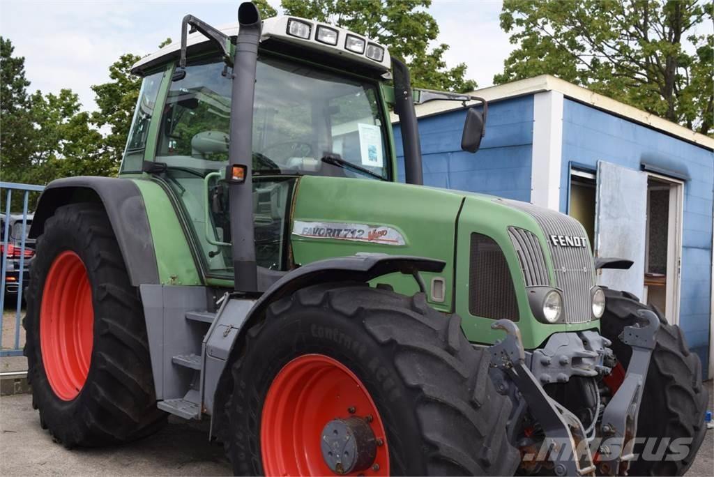 Fendt 712 Vario Tractoare