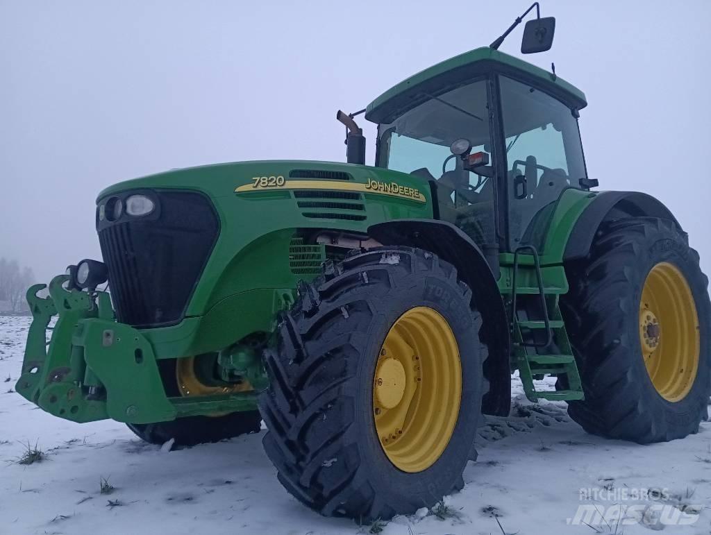 John Deere 7820 Tractoare