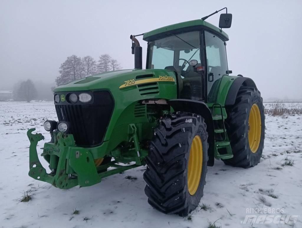 John Deere 7820 Tractoare