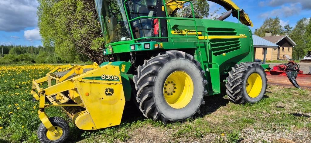John Deere 7300 Forajere cu autopropulsare