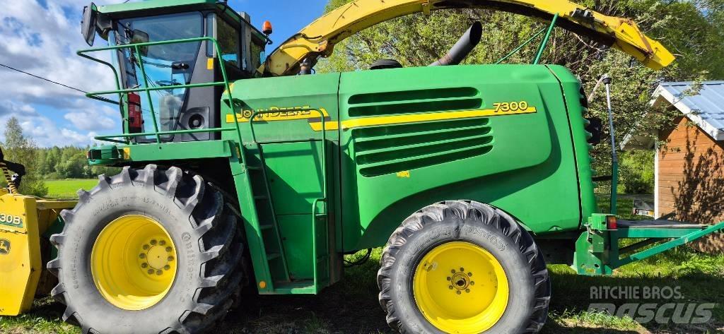 John Deere 7300 Forajere cu autopropulsare