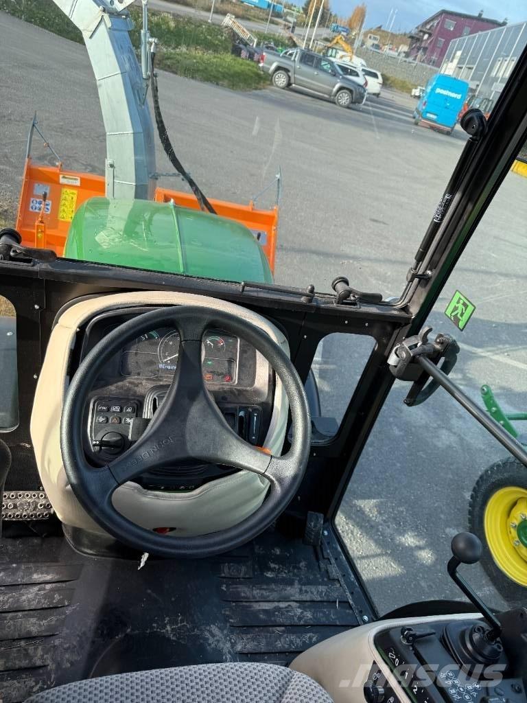 John Deere 2032 R Tractoare compacte