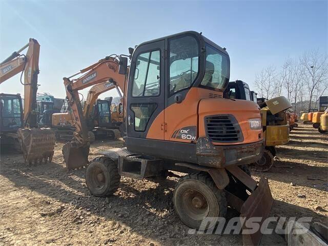 Doosan DX60W Excavatoare pe șenile
