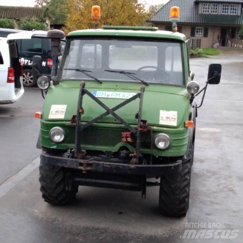 Mercedes-Benz U421 Tractoare