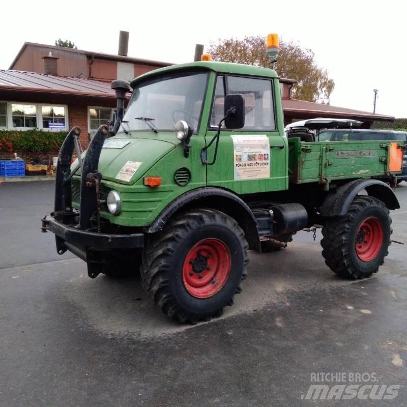 Mercedes-Benz U421 Tractoare
