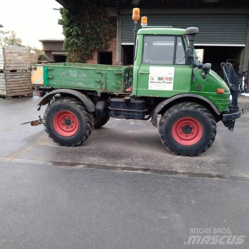 Mercedes-Benz U421 Tractoare