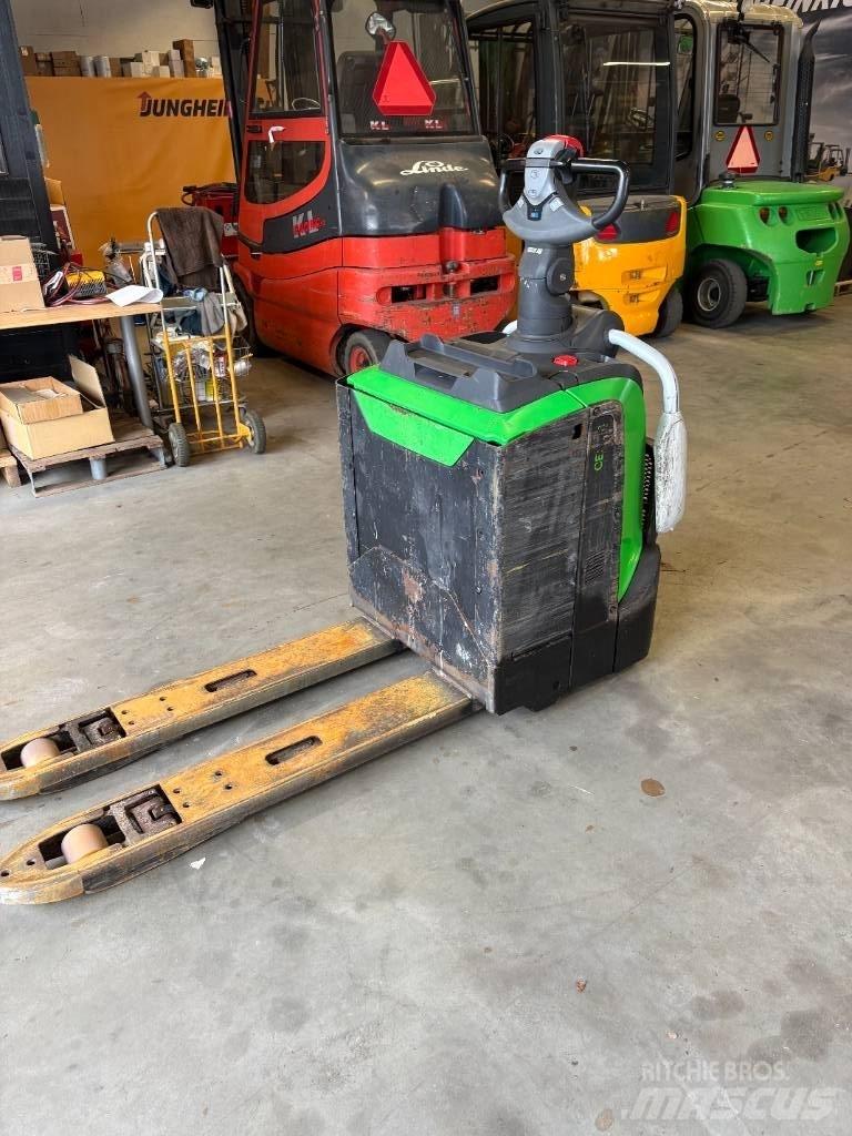 Cesab P 320 Transpaleta cu platforma