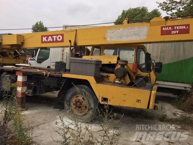 Kato KR 20 Macara teren accidentat