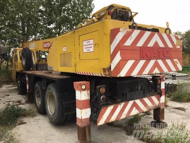 Kato KR 20 Macara teren accidentat