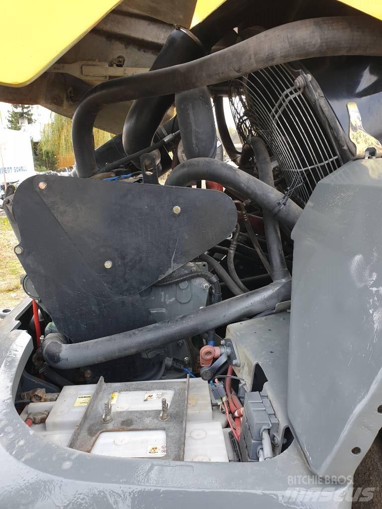 Liebherr L 524 Incarcator pe pneuri