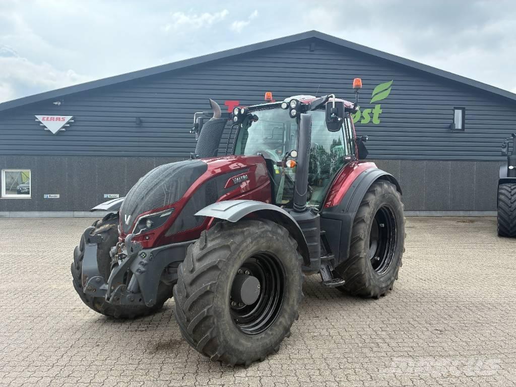 Valtra 254 Versus Tractoare