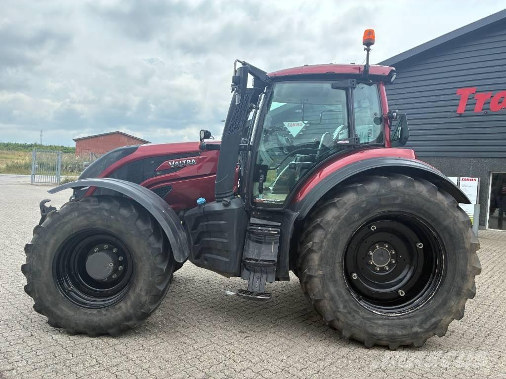 Valtra 254 Versus Tractoare
