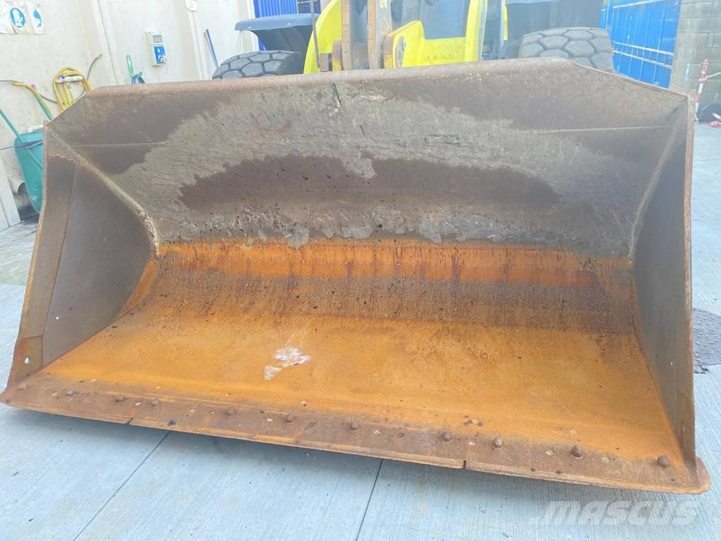 CASE 821G Incarcator pe pneuri