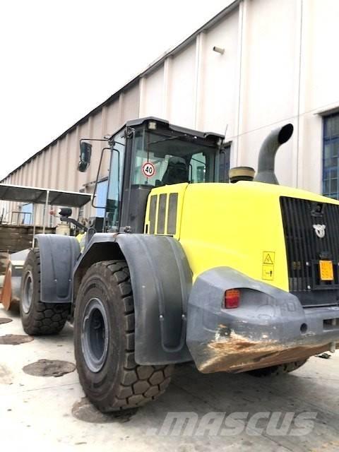 CASE 821G Incarcator pe pneuri