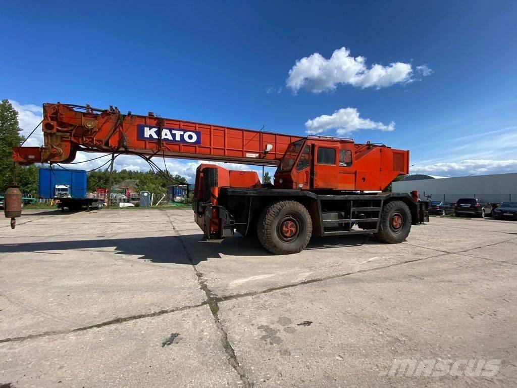 Kato KR 500 Macara teren accidentat